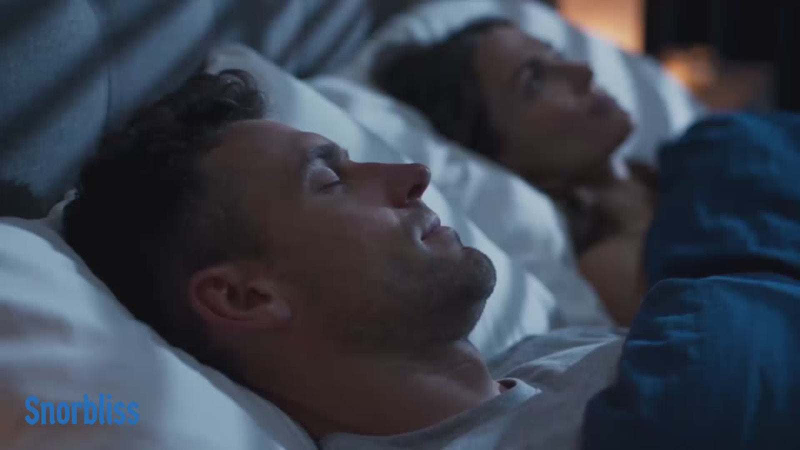 Animation showing how the Snorbliss anti-snoring mouthpiece holds the lower jaw forward to keep the airway open during sleep